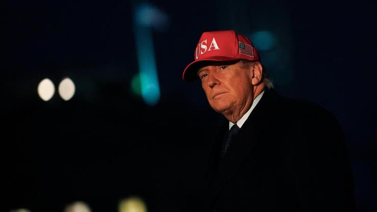 טראמפ חוזר לבית הלבן ממאר-א-לאגו (צילום: REUTERS/Nathan Howard) דונלד טראמפ חוזר לבית הלבן