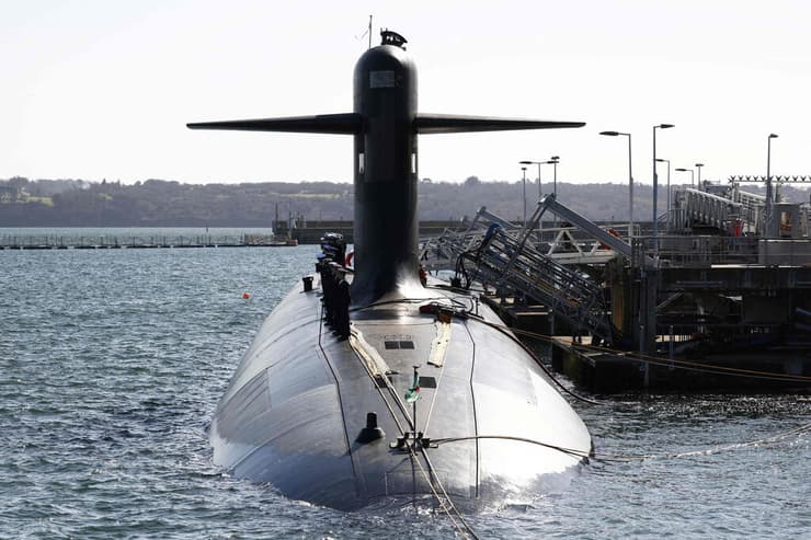 נשיא צרפת עמנואל מקרון בסיס צוללות בריטאני נאום נשק גרעיני דוקטרינה חדשה מגדיל את הארסנל