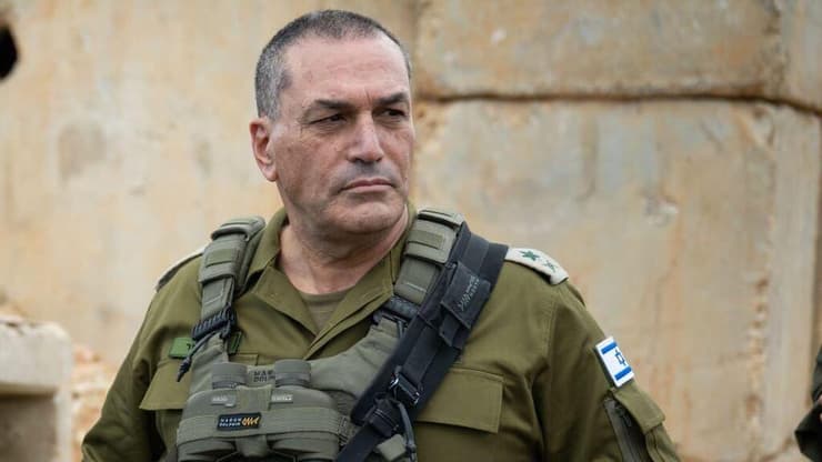 מקבל גיבוי במערכת הביטחון. זמיר (צילום: דובר צה"ל ) הרמטכ״ל, רב-אלוף אייל זמיר, בהערכת מצב בפיקוד הצפון