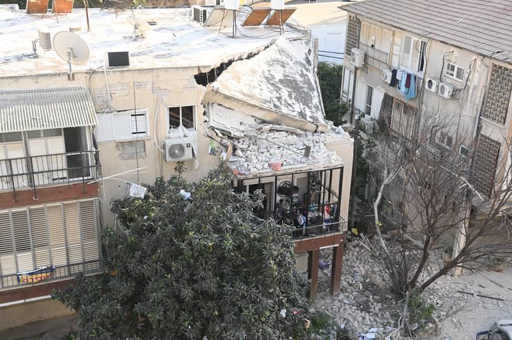 זירה נפילה בעיר (צילום: קובי קואנקס ) זירה הנפילה ברמת גן