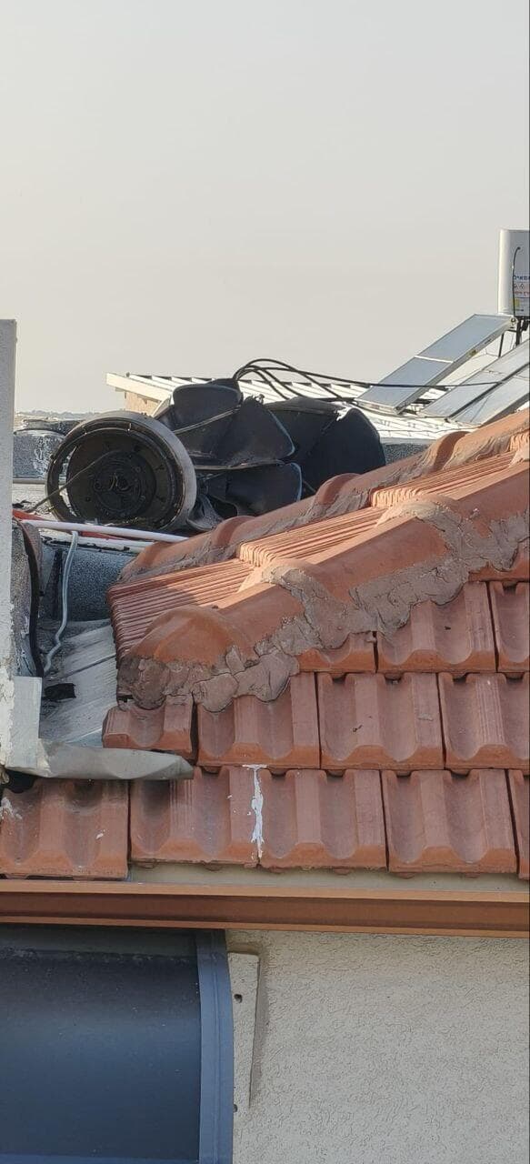 קריסת גג בראש העין (צילום: יוסי דמארי) רחוב רשי בראש העין