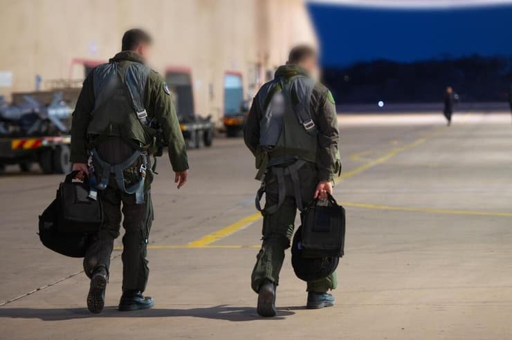 אנשי חיל האוויר במהלך המבצע (צילום: דובר צה"ל) פעילות חיל האוויר במבצע שאגת הארי