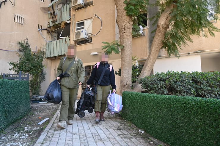 חזרה לזירת הנפילה בבאר שבע (צילום: הרצל יוסף) חזרה לזירת הנפילה בבאר שבע