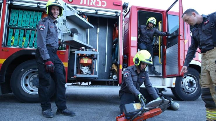 צילום: ריאן פרויס צוות כיבוי והצלה - תחנת רמת גן
