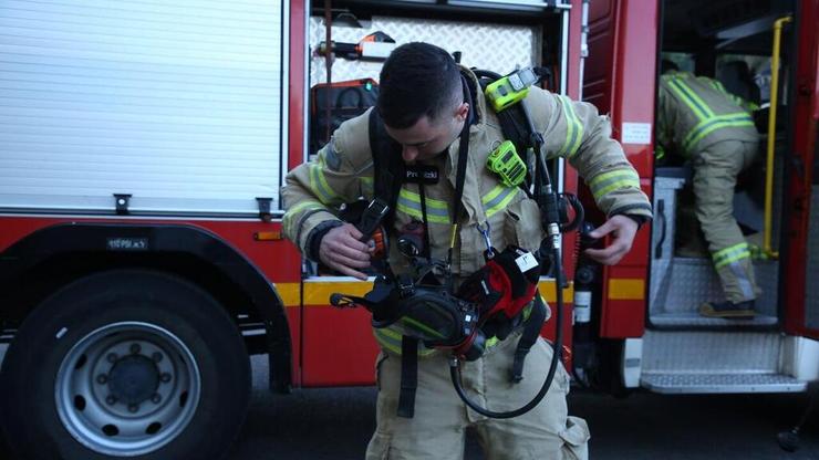 "לעשות הכול כדי להגיע לכל פצוע ופצוע בזירת הרס" (צילום: ריאן פרויס) צוות כיבוי והצלה - תחנת רמת גן