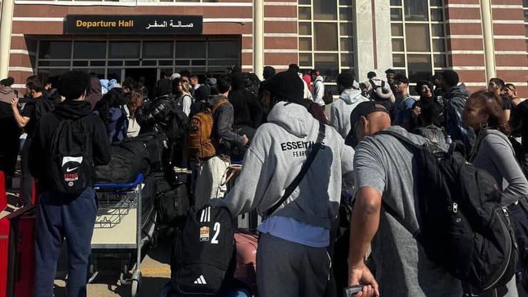 השחקנים הזרים בכניסה למצרים (צילום: ליגת ווינר סל) השחקנים הזרים בכניסה למצרים