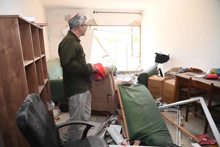 חזרה לזירת הנפילה בבאר שבע (צילום: הרצל יוסף) חזרה לזירת הנפילה בבאר שבע