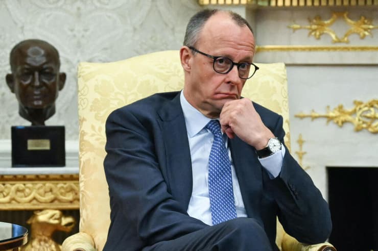 קנצלר גרמניה פרידריך מרץ (צילום: ANDREW CABALLERO-REYNOLDS / AFP) דונלד טראמפ וקנצלר גרמניה פרידריך מרץ בבית הלבן