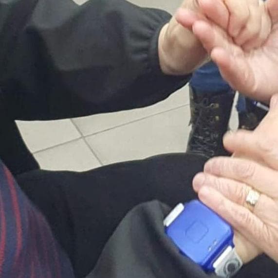 צמיד שמסייע לחירשים להבין מתי יש אזעקה