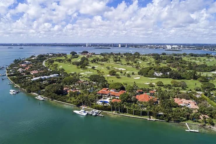 אי המיליארדרים אינדיאן קריק. מתחם מגודר וסגור עם משטרה פרטית (צילום: פריס רפאולי) אינדיאן קריק. אי המיליארדרים הוא מתחם מגודר וסגור