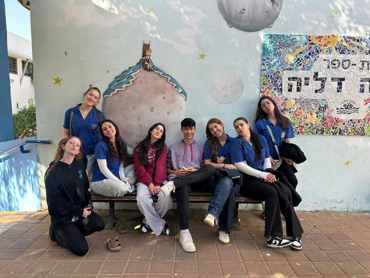 מדריכי הנוער העובד והלומד בשמרטפיות בזמן מבצע "שאגת הארי"