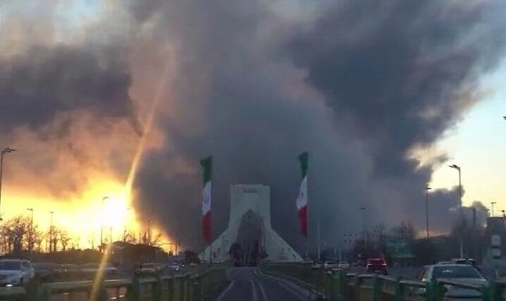 הפצצה ליד כיכר אזאדי בטהרן. "אנחנו בספרד מתנגדים לאסון הזה" כיכר אזאדי בטהרן