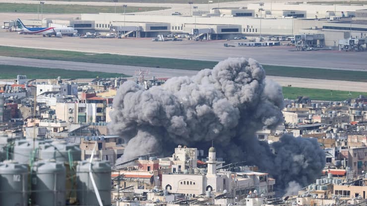 תקיפה בדאחייה (צילום: REUTERS/Claudia Greco) תיעוד התקיפות בלבנון