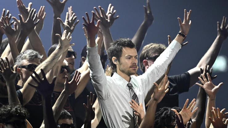 כך ייראה המופע? הארי סטיילס טקס פרסי הבריטס (צילום: Gareth Cattermole/Getty Images) הארי סטיילס טקס פרסי בריטס