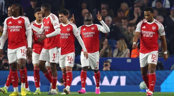 שחקני ארסנל חוגגים (IMAGO) שחקני ארסנל חוגגים