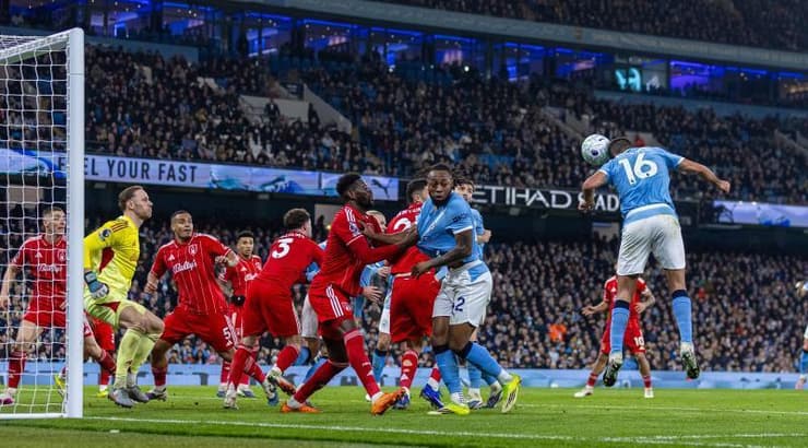 רודרי נוגח לרשת (IMAGO) רודרי נוגח לרשת