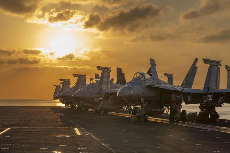 מטוסי קרב אמריקנים, מוכנים לקראת תקיפה באיראן