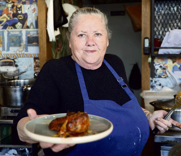 "אנחנו כבר מורגלים למציאות הזו", אימו של שחר פלח, בעלי המסעדה "פלח"