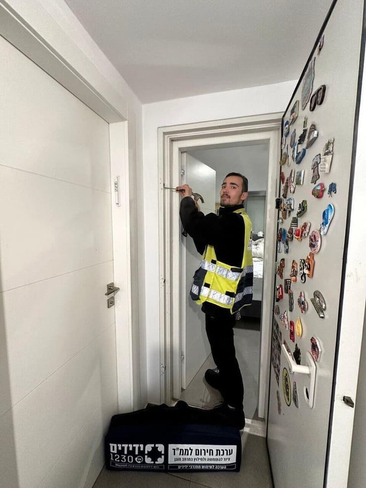 פעילות ארגון ידידים. הסבו את פעילות השגרה שלהם לחירום, מתקנים ממ"דים ועוזרים לאזרחים במלחמה