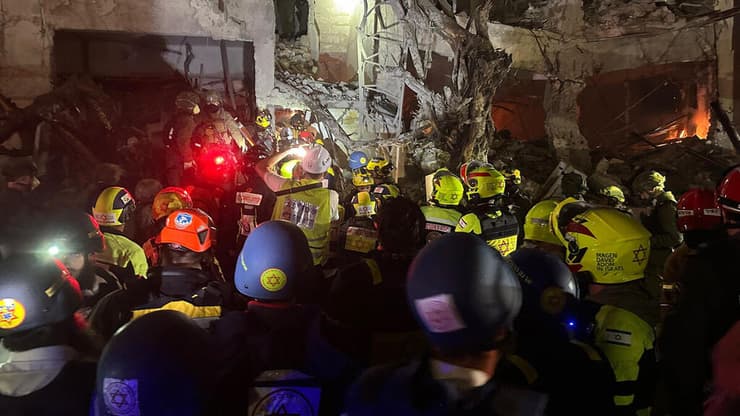 זירת הנפילה בתל אביב (קרדיט: תיעוד מבצעי מד״א) זירת הנפילה בתל אביב