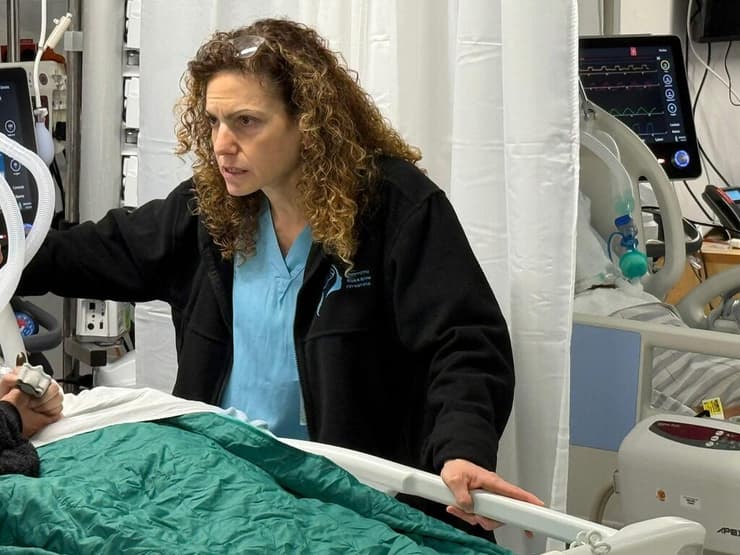 ד"ר עיינה דביר, רופאה בכירה ביחידה לטיפול נמרץ נוירוכירורגי בבית החולים בילינסון