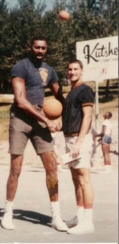 טל ברודי ו-ווילט צ'מברליין