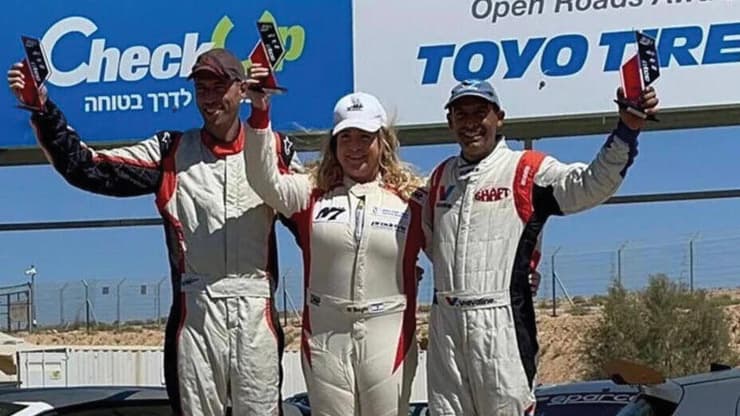 נחמה בוגין על הפדיום