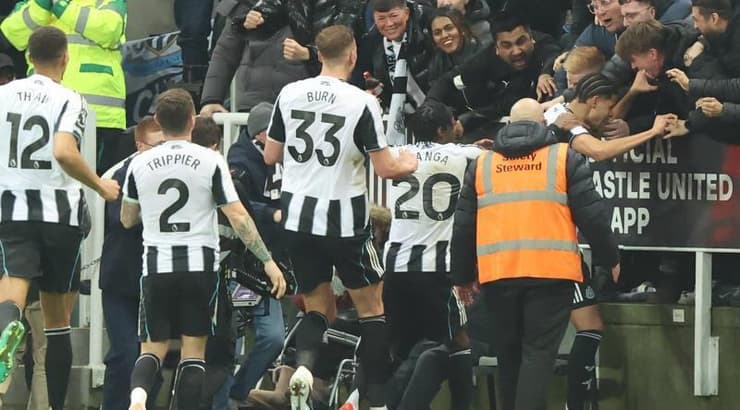 שחקני ניוקאסל לא יודעים את נפשם
