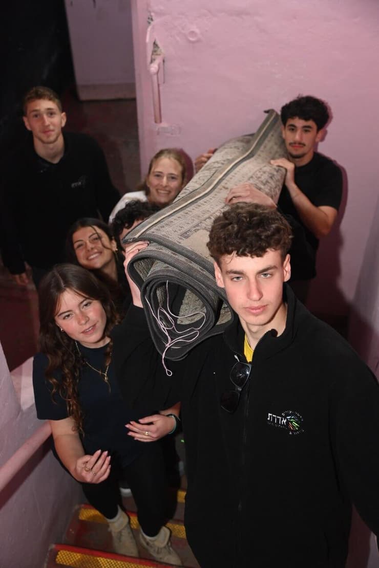 צוות אדרת בפעולה