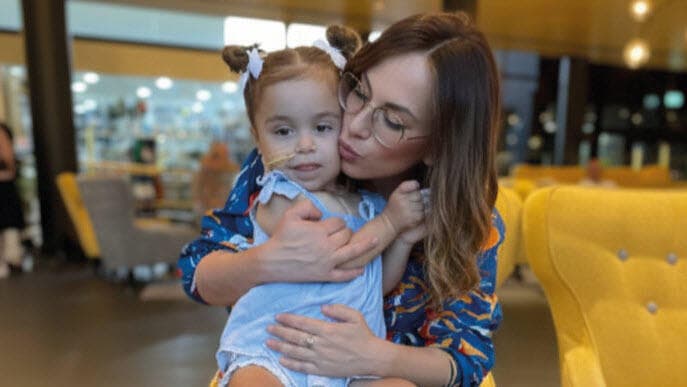 דבורה אגסי והילדה אביגיל - עמותת "תקווה ומרפא"