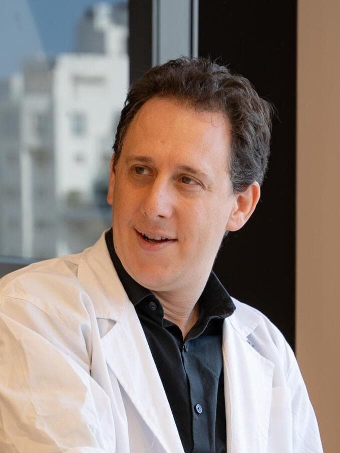 ד"ר ג'רמי מולד, סגן מנהל המערך הנוירולוגי וסגן מנהל מחלקת נוירולוגיה ושבץ באיכילוב