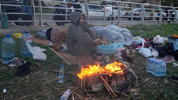 לבנוניים מתפנים מהדאחייה בשל תקיפות באזור לאזור אחר בביירות 