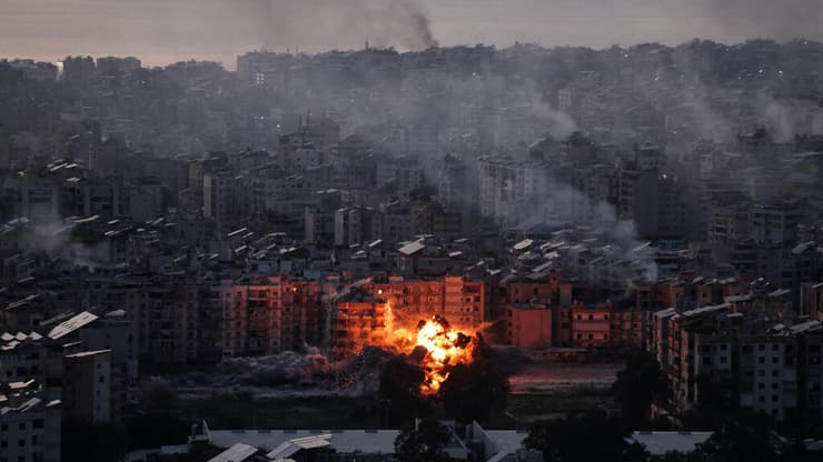 צילום: REUTERS/Khalil Ashawi תקיפות בדאחייה ביירות