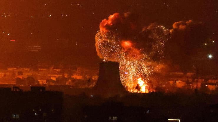 צילום: ATTA KENARE / AFP תקיפות בטהרן