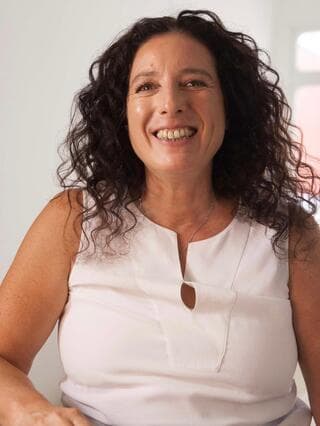 ד״ר אסנת רזיאל, מומחית בכירורגיה מנהלת המרכז הרב תחומי, אסיא מדיקל, אסותא רמת החייל