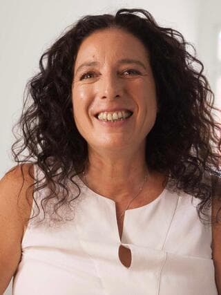 ד״ר אסנת רזיאל, מומחית בכירורגיה מנהלת המרכז הרב תחומי, אסיא מדיקל, אסותא רמת החייל