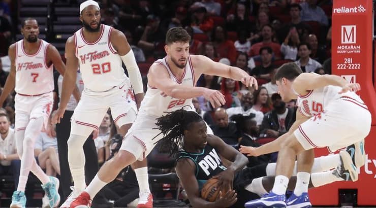 ג'רו הולידיי בין שחקני יוסטון