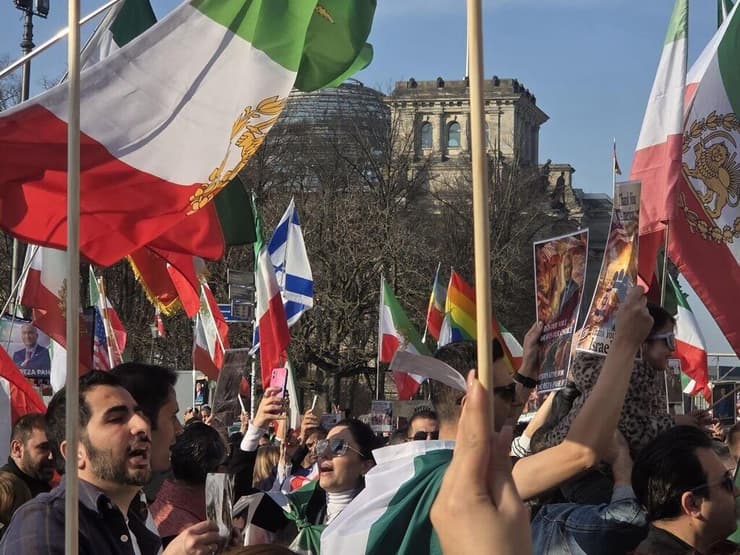 הפגנות תמיכה בעם האיראני, ברלין