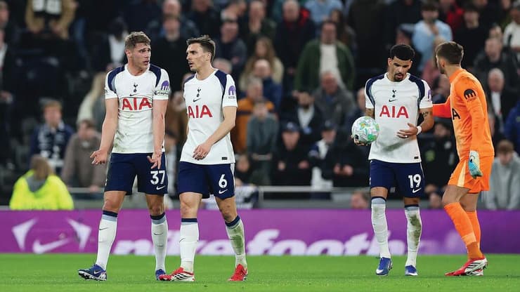 שחקני טוטנהאם ( צילום: Justin Setterfield/Getty Images) שחקני טוטנהאם מאוכזבים