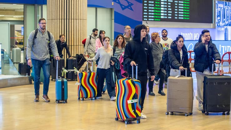 נוחתים בטיסות חילוץ בנתב"ג