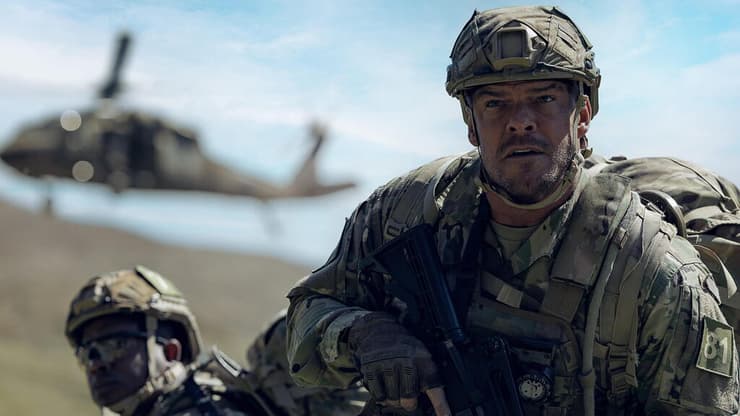 בימוי אקשן סביר. מתוך "מכונת מלחמה" (Ben King/Netflix) מתוך "מכונת מלחמה"