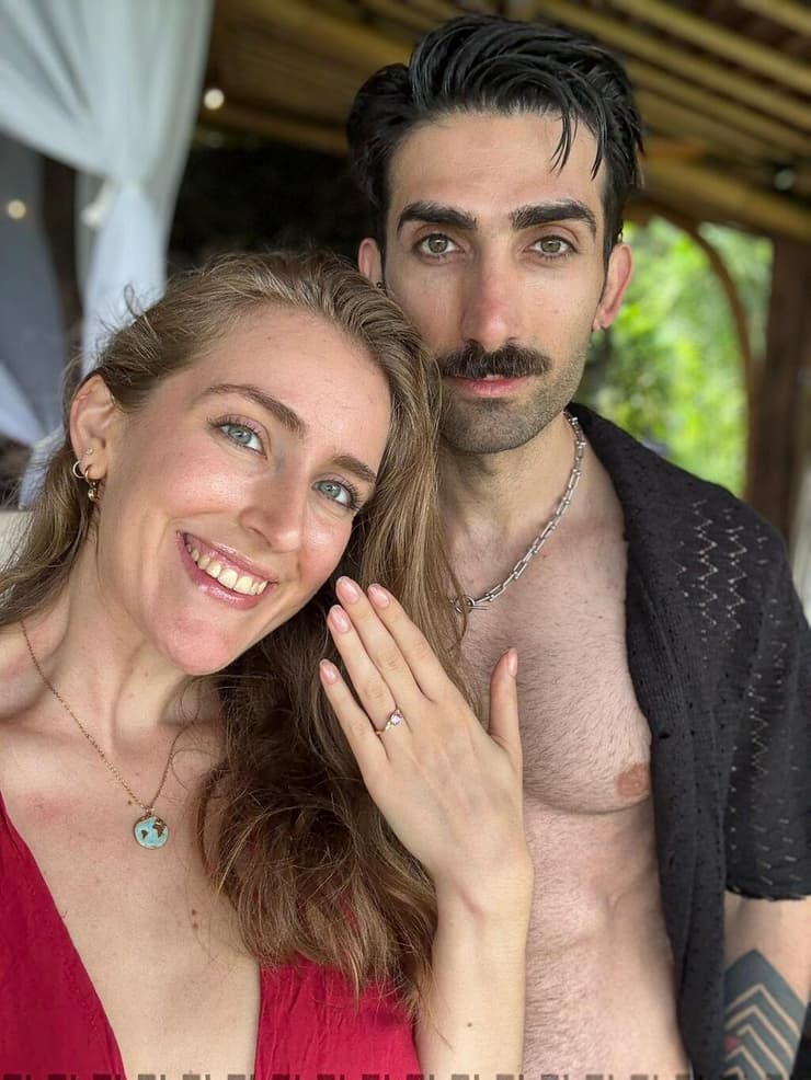 חוגגים אירוסין