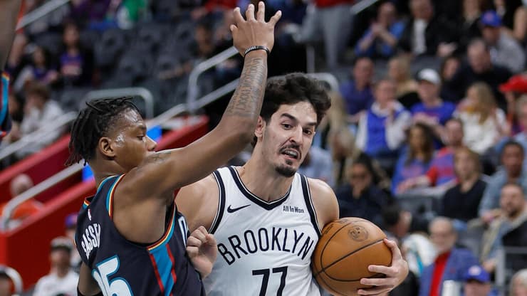 שחקן ברוקלין נטס בן שרף מול שחקן דטרויט פיסטונס מרכוס סאסר