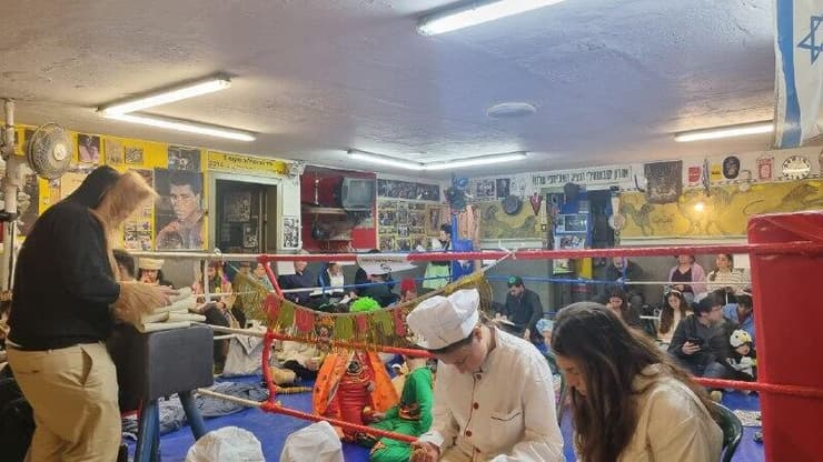 מקלט במועדון אגרוף שכונתי (צילום: גלעד כהן) מקלט במועדון אגרוף שכונתי