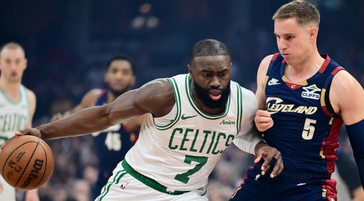 ג'יילן בראון, הקלע המוביל של המנצחת (רויטרס) ג'יילן בראון, הקלע המוביל של המנצחת