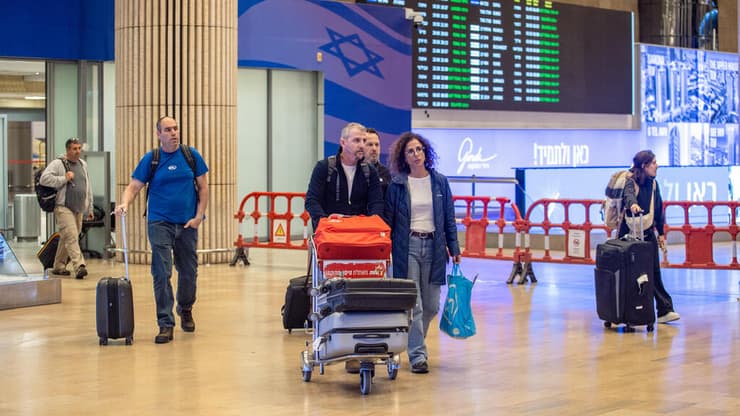 נוחתים בטיסות חילוץ בנתב"ג