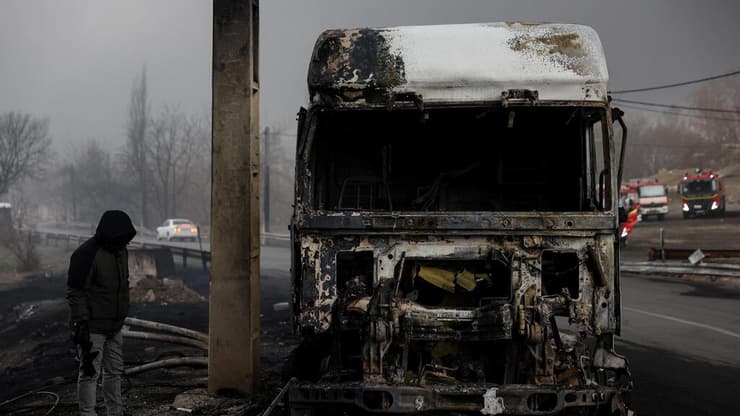שמי טהרן מלאים בעשן כתוצאה מתקיפה (צילום: Majid Asgaripour/WANA (West Asia News Agency) via REUTERS) שמי טהרן מלאים בעשן כתוצאה מתקיפה