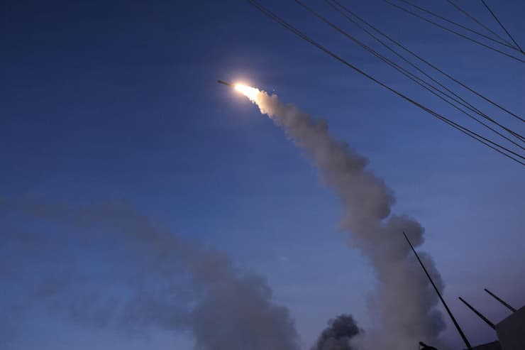 טיל טומהוק נורה ממשחתת אמריקנית (צילום: AFP PHOTO / US NAVY and US CENTRAL COMMAND / HANDOUT) טיל טומהוק נורה מהמשחתת האמריקנית תומאס הונדר