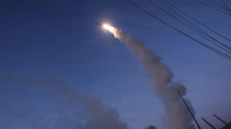 טיל טומהוק נורה מהמשחתת האמריקנית  תומאס הונדר