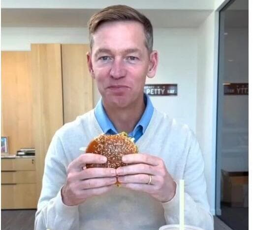 סרטון טעימה של ביג מק של מקדונלדס